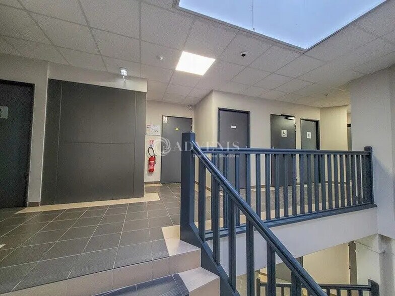 Bureau dans SAINT-OUEN-L'AUMONE à louer - Photo de l’immeuble – Image 3 sur 7