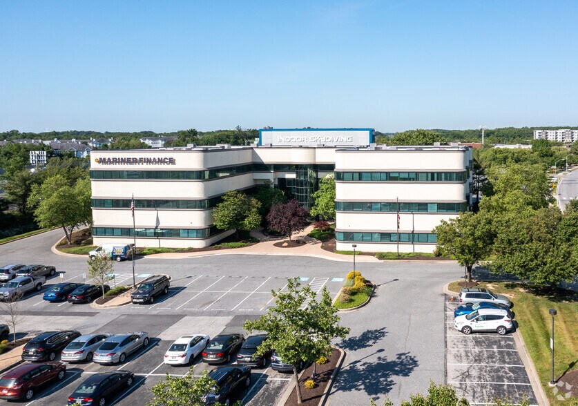 8211 Town Center Dr, Nottingham, MD à louer - Photo de l’immeuble – Image 3 sur 12
