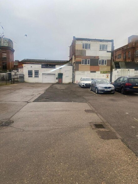 Evington Valley Rd, Leicester à louer - Photo de l’immeuble – Image 3 sur 14