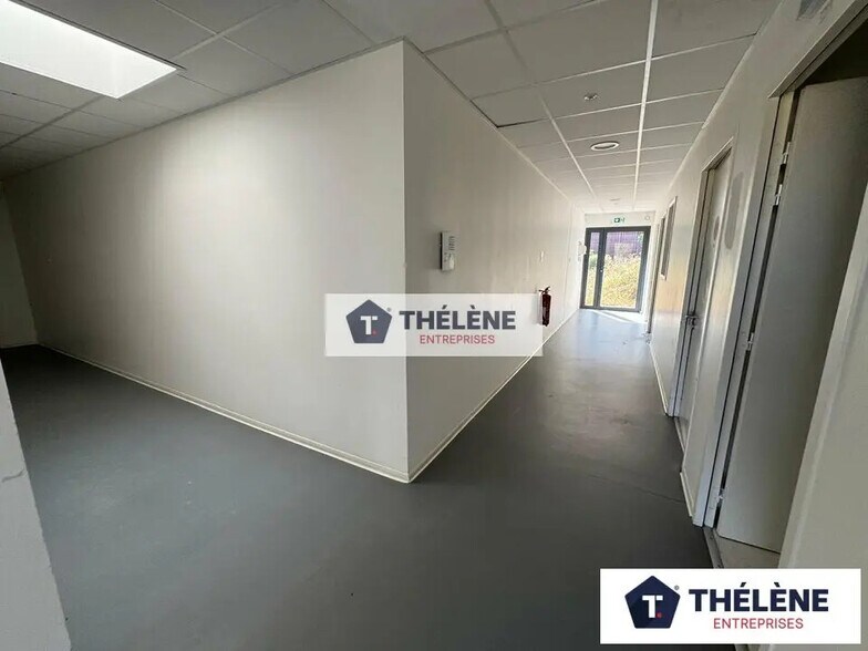 Bureau dans Vendargues à vendre - Photo de l’immeuble – Image 2 sur 11