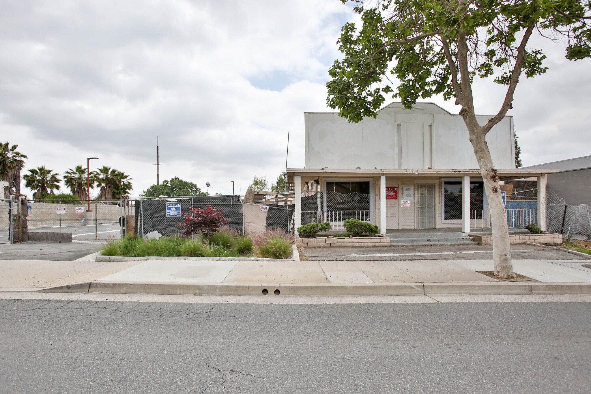2410 W 17th St, Santa Ana, CA à vendre Photo de l’immeuble– Image 1 sur 16
