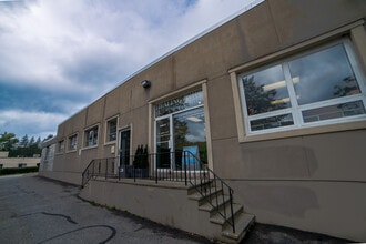 40 Radio Circle Dr, Mount Kisco, NY à louer Photo intérieure– Image 2 sur 5