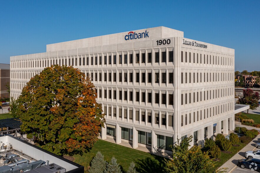 1900 Spring Rd, Oak Brook, IL à louer - Photo principale – Image 1 sur 15