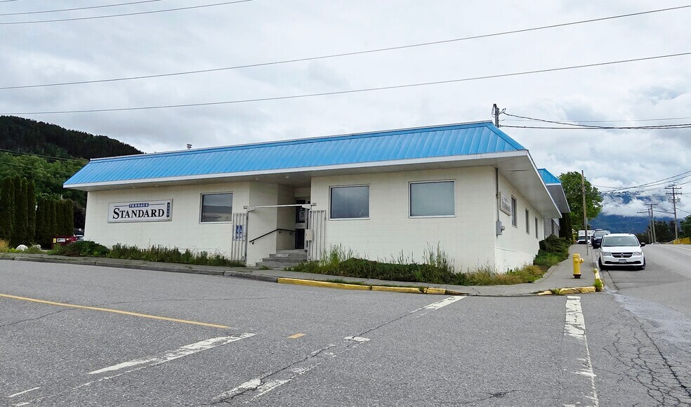 3210 Clinton St, Terrace, BC à vendre - Photo de l’immeuble – Image 2 sur 7