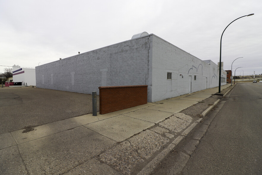 521D N Railway St SE, Medicine Hat, AB à louer - Photo de l’immeuble – Image 2 sur 20