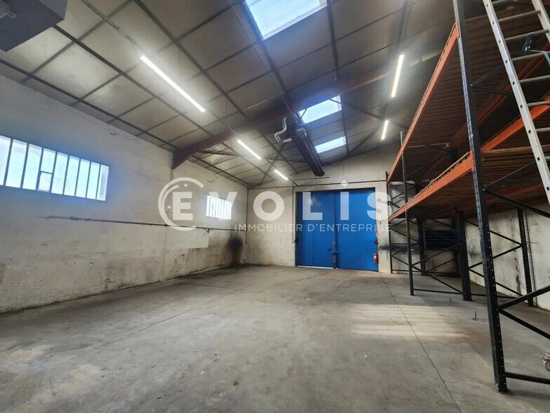Bureau dans Bourgoin-Jallieu à louer - Photo de l’immeuble – Image 2 sur 21