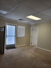 615 Woodside Rd, Redwood City, CA à louer Photo intérieure– Image 2 sur 4