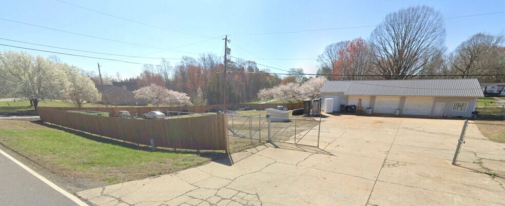 1082 Lemons Rd, Stokesdale, NC à louer - Photo de l’immeuble – Image 2 sur 4