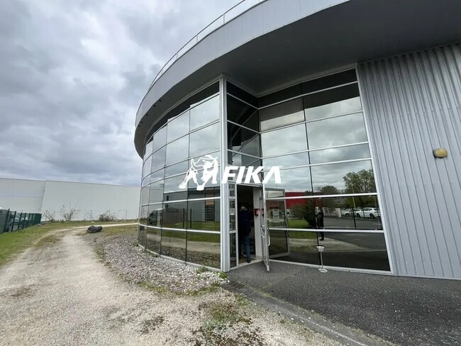 Plus de détails pour Local d’activités à vendre