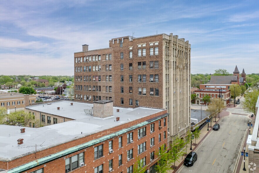 164 Division St, Elgin, IL à louer - Photo de l’immeuble – Image 2 sur 5