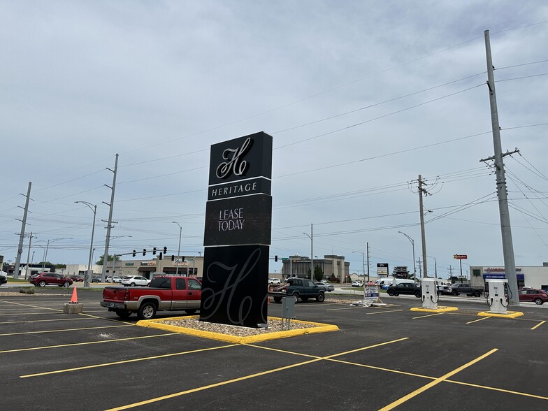 1364 E Battlefield St, Springfield, MO à louer - Photo de l’immeuble – Image 3 sur 4