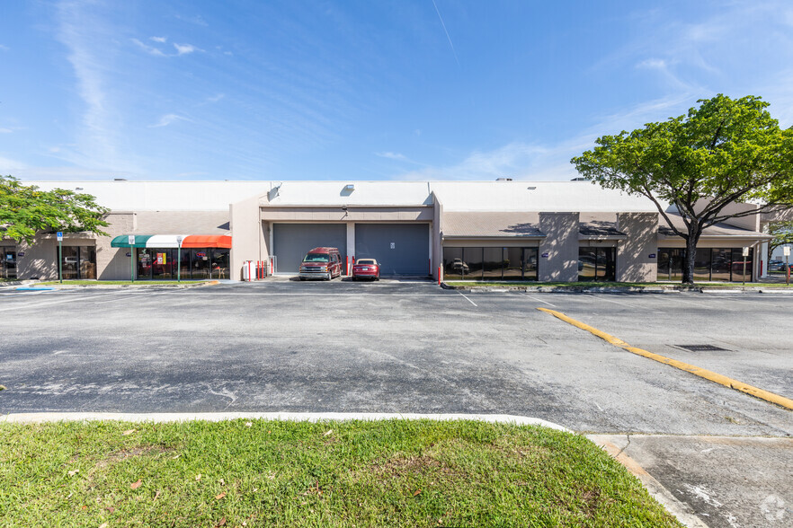 1751-1789 NW 79th Ave, Doral, FL à louer - Photo de l’immeuble – Image 3 sur 4