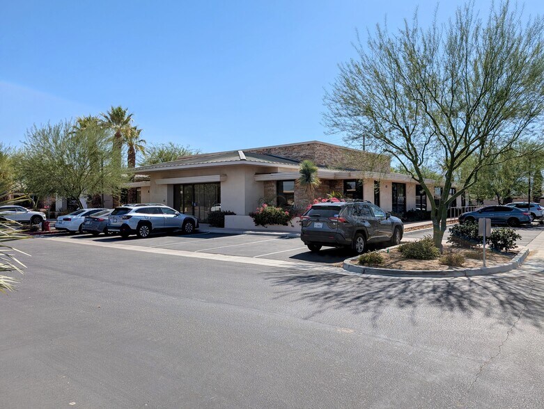 74000 Country Club Dr, Palm Desert, CA à vendre - Photo de l’immeuble – Image 3 sur 8