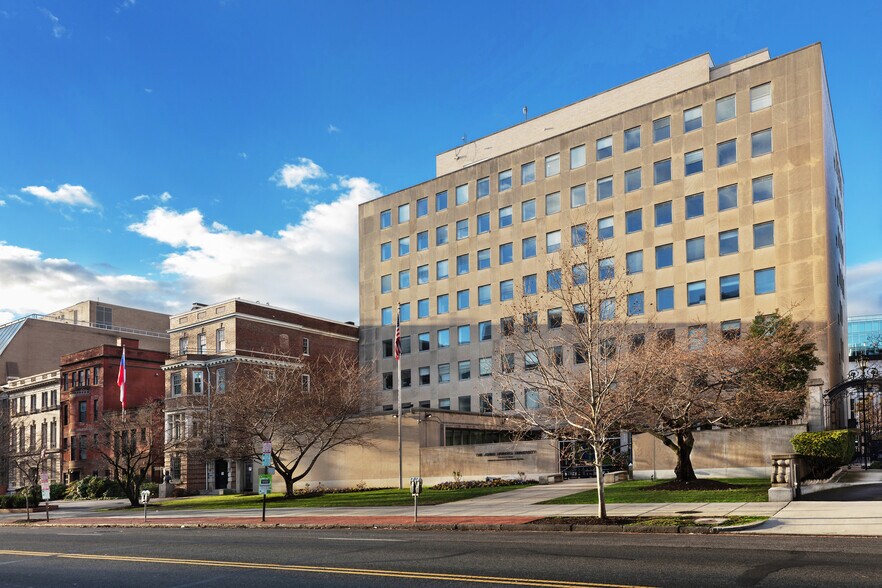 1717 Massachusetts Ave NW, Washington, DC à vendre - Photo de l’immeuble – Image 2 sur 2