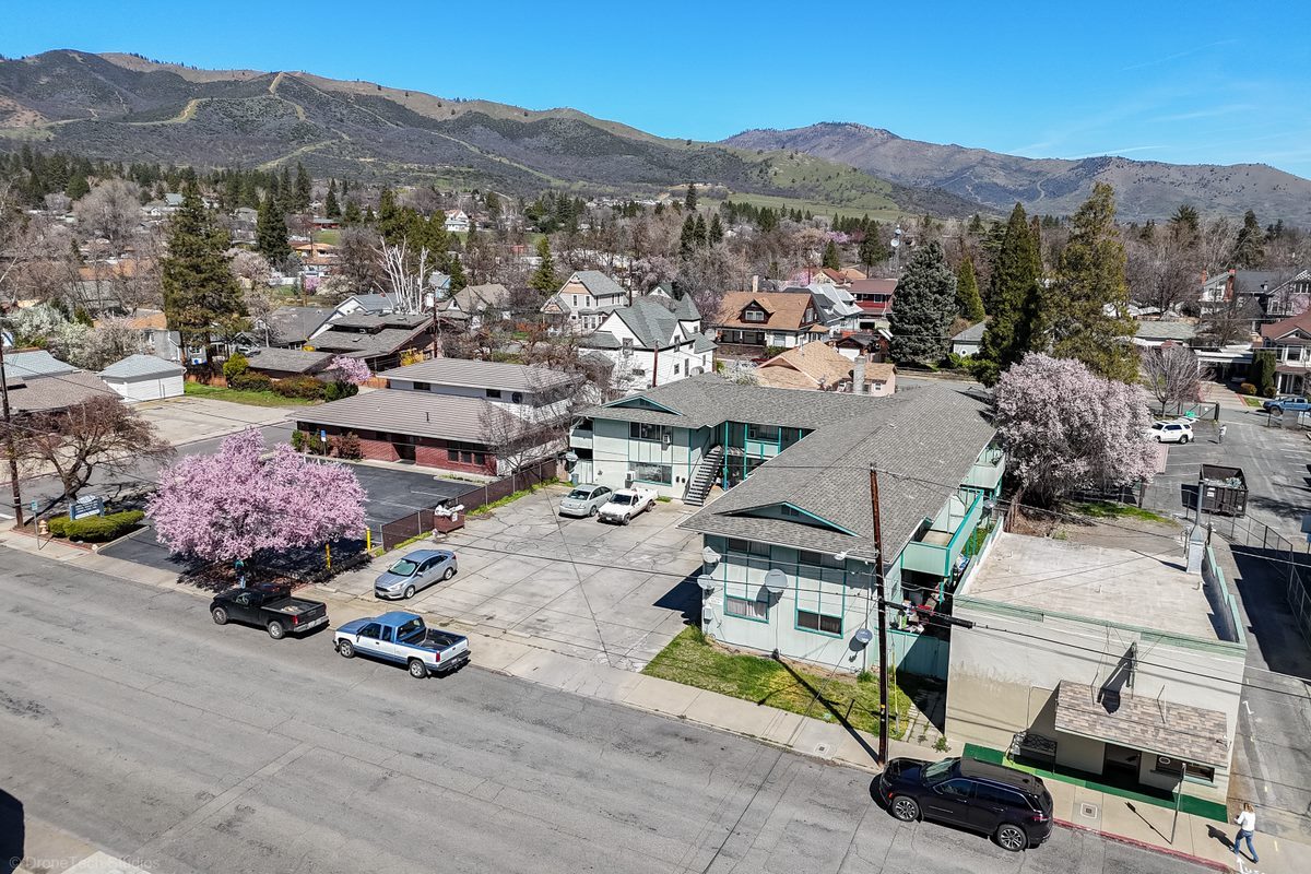 420-438 W Miner St, Yreka, CA à vendre Photo principale– Image 1 sur 2