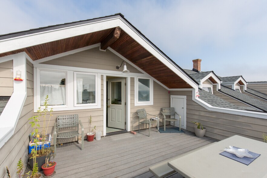 625 Tyler St, Port Townsend, WA à vendre - Photo de l’immeuble – Image 3 sur 16