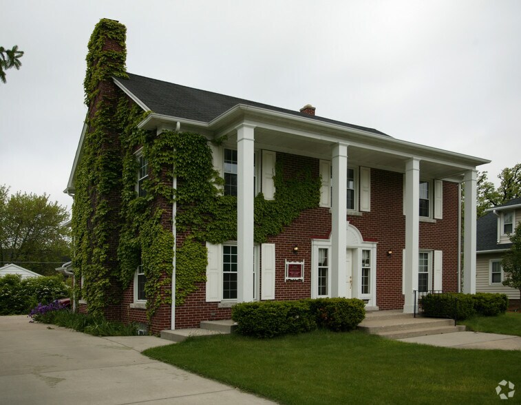 3757 S Howell Ave, Milwaukee, WI à louer - Photo de l’immeuble – Image 1 sur 4