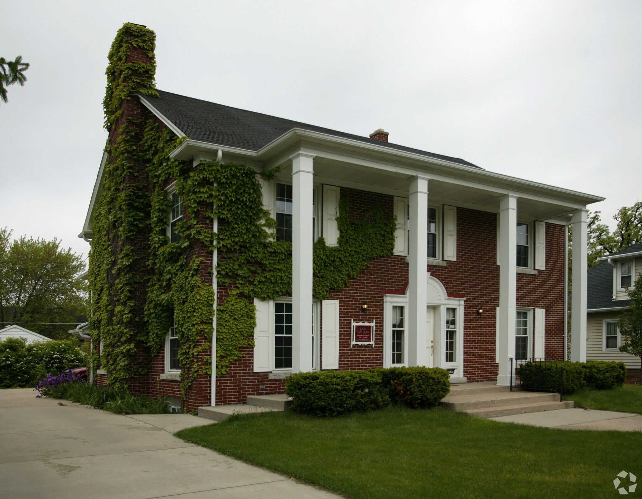 3757 S Howell Ave, Milwaukee, WI à louer Photo de l’immeuble– Image 1 sur 5