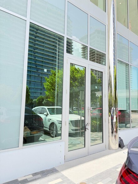 1000-1100 E Hallandale Beach Blvd, Hallandale Beach, FL à vendre - Photo de l’immeuble – Image 3 sur 56