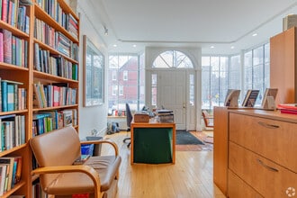 386 Huron St, Toronto, ON à louer Numérisation 3D Matterport– Image 1 sur 15