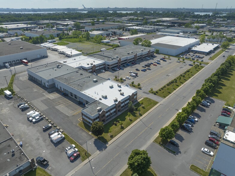 784-818 Boul Guimond, Longueuil, QC à louer - Photo de l’immeuble – Image 3 sur 5