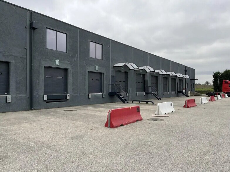 20-22 Avenue Du 24 Août 1944, Corbas à louer - Photo de l’immeuble – Image 3 sur 6