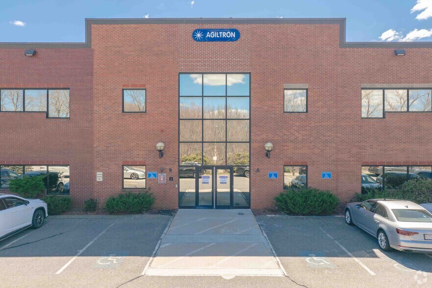 15 Presidential Way, Woburn, MA à louer - Photo de l’immeuble – Image 2 sur 7