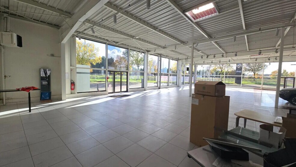 Local d'activités dans Dreux à vendre - Photo de l’immeuble – Image 3 sur 6