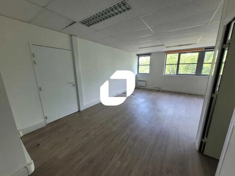 Bureau dans Poissy à louer - Photo de l’immeuble – Image 3 sur 20