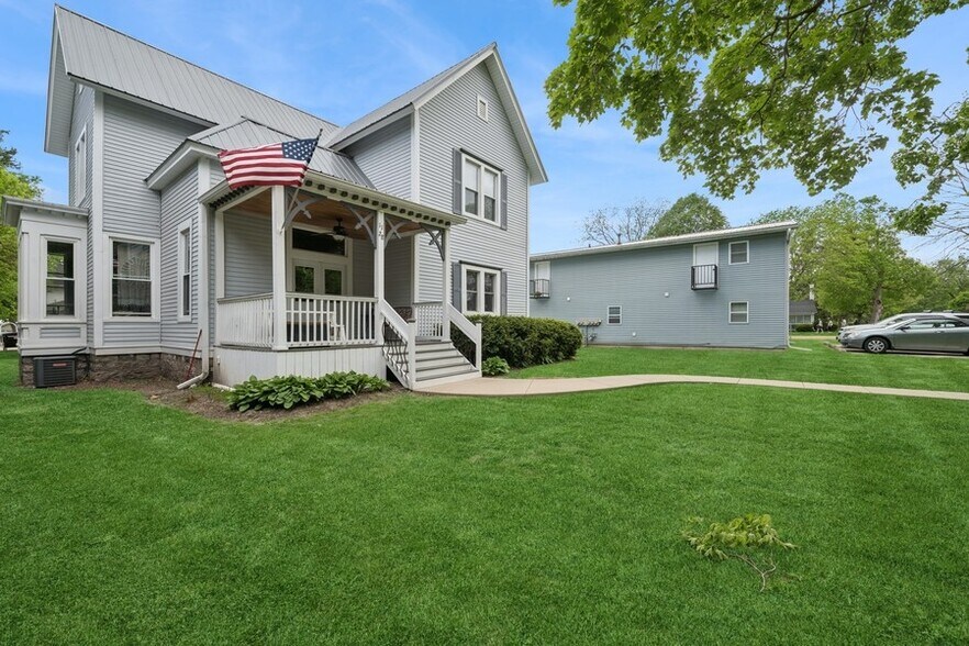 1128 Wisconsin St, Lake Geneva, WI à vendre - Photo de l’immeuble – Image 2 sur 26