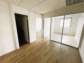 Bureau dans Évry-Courcouronnes à louer Photo intérieure– Image 2 sur 6