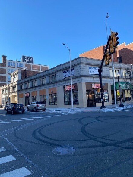 979 Main St, Bridgeport, CT à vendre - Photo de l’immeuble – Image 3 sur 7
