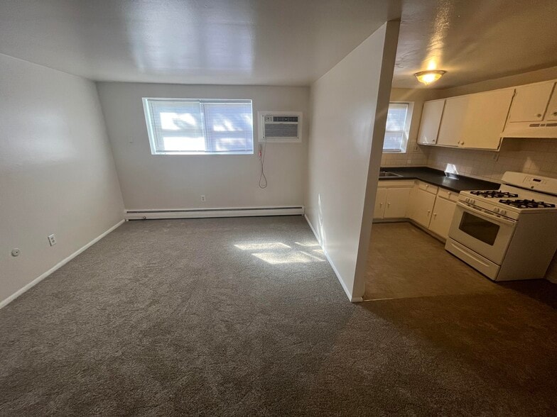 5711 & 5910 Erdrick Street portefeuille de 2 biens à vendre sur LoopNet.fr - Photo intérieure – Image 3 sur 9