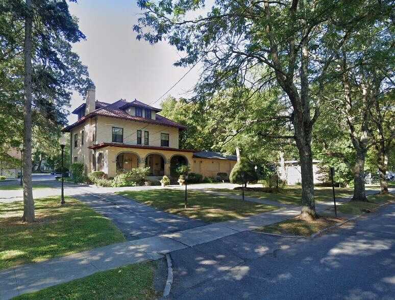 110 Fulton Ave, Poughkeepsie, NY à vendre - Photo de l’immeuble – Image 2 sur 2