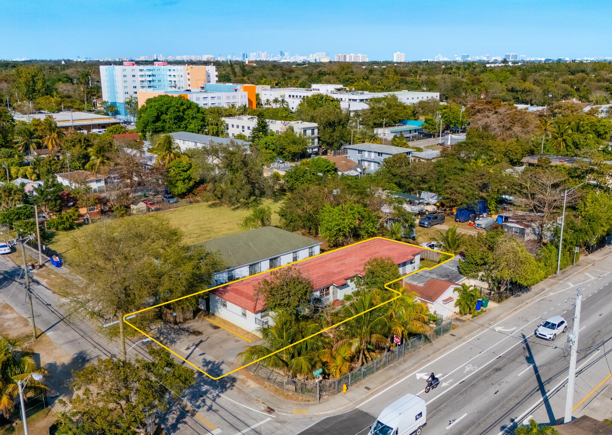 8213 NE 1st Ave, Miami, FL à vendre Photo principale– Image 1 sur 13