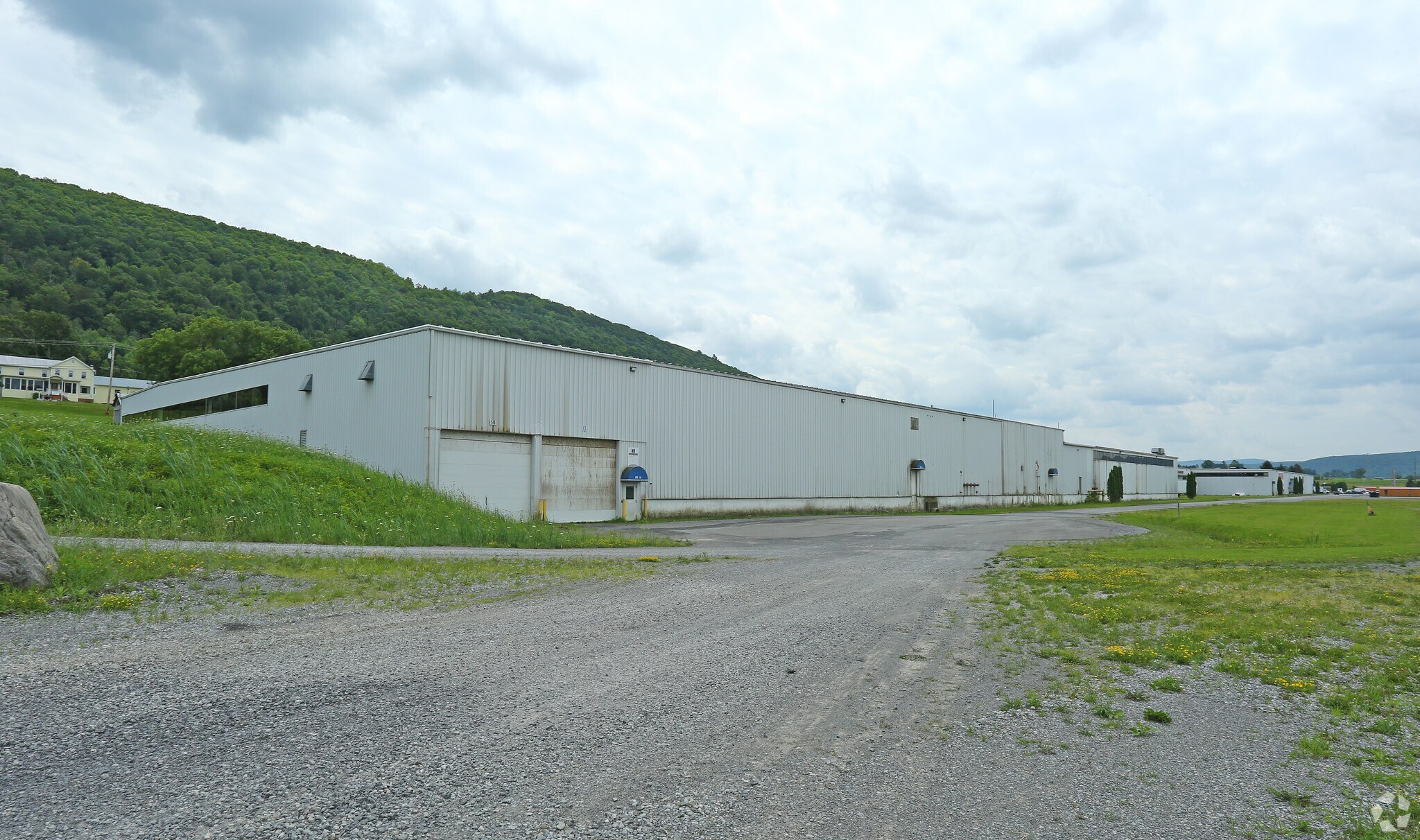 118-184 Aker Dr, Cobleskill, NY à louer Photo principale– Image 1 sur 30