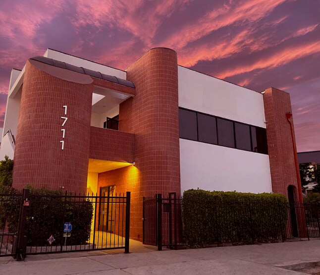 1711 Winona Blvd, Los Angeles, CA à louer - Photo de l’immeuble – Image 1 sur 18