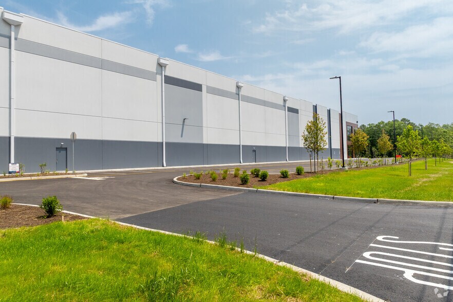 620 W Commodore Boulevard, Jackson, NJ à louer - Photo de l’immeuble – Image 3 sur 13