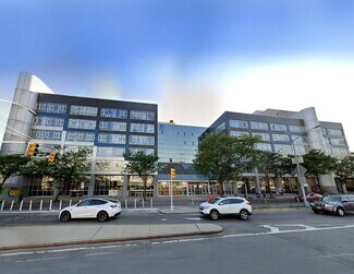 Plus de détails pour 90-02 Queens Blvd, Elmhurst, NY - Local commercial à louer