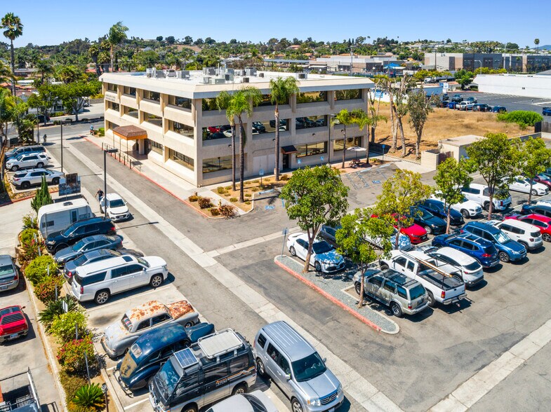 365 S Rancho Santa Fe Rd, San Marcos, CA à louer - Photo de l’immeuble – Image 2 sur 9