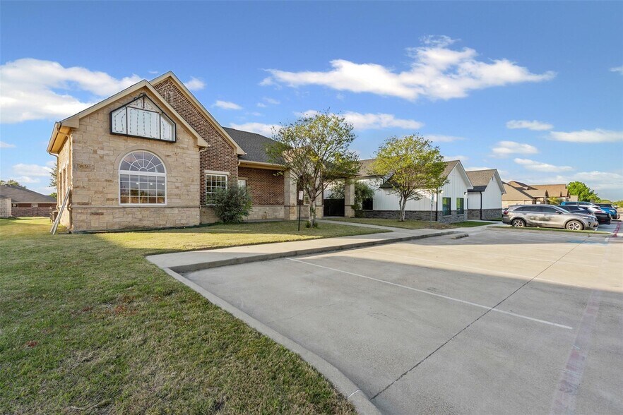 779 E FM 1187, Crowley, TX à vendre - Photo de l’immeuble – Image 3 sur 14