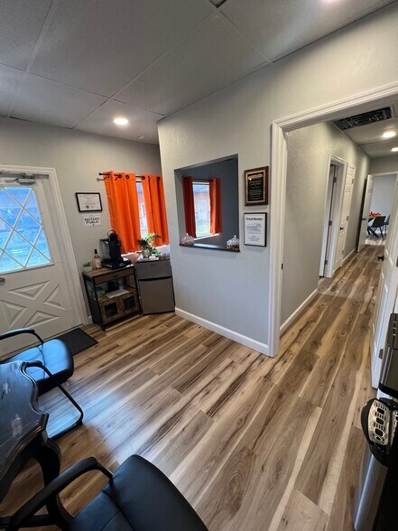 6129 Deltona Blvd, Spring Hill, FL à louer - Photo de l’immeuble – Image 2 sur 9
