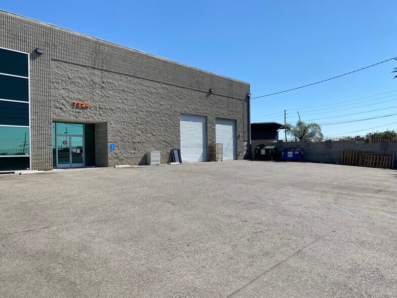 7324 Bellaire Ave, North Hollywood, CA à louer - Photo de l’immeuble – Image 2 sur 13