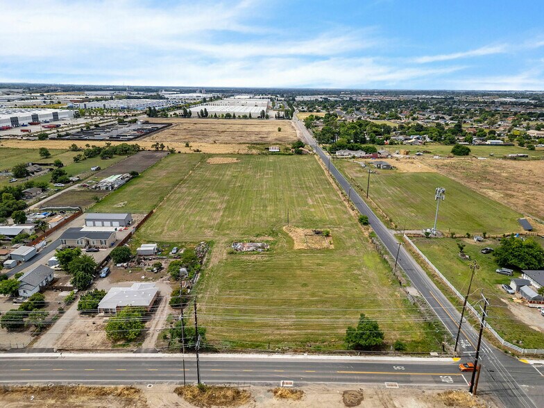 2384 Carpenter Rd, Stockton, CA à vendre - Photo de l’immeuble – Image 3 sur 4
