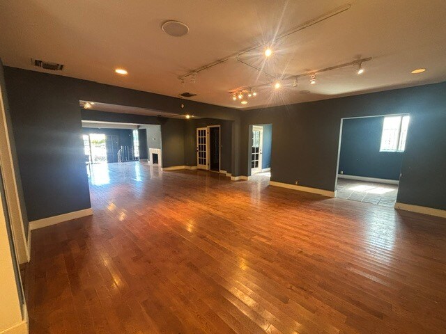 941 N La Cienega Blvd, Los Angeles, CA à vendre - Photo de l’immeuble – Image 2 sur 26