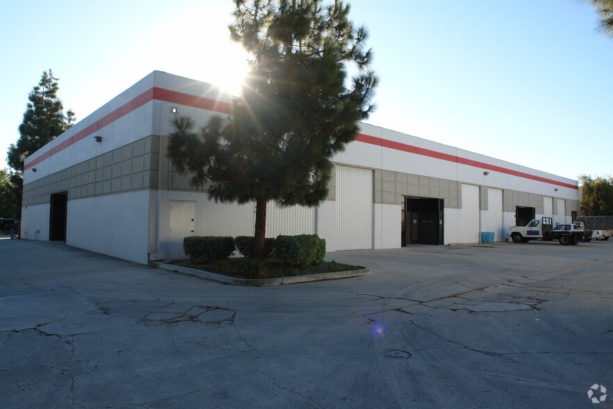 1111 Rancho Conejo Blvd, Newbury Park, CA à louer - Photo de l’immeuble – Image 2 sur 2