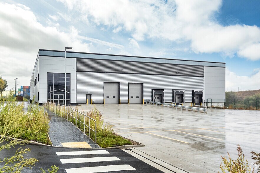 Irlam Wharf Rd, Manchester à louer - Photo de l’immeuble – Image 3 sur 5