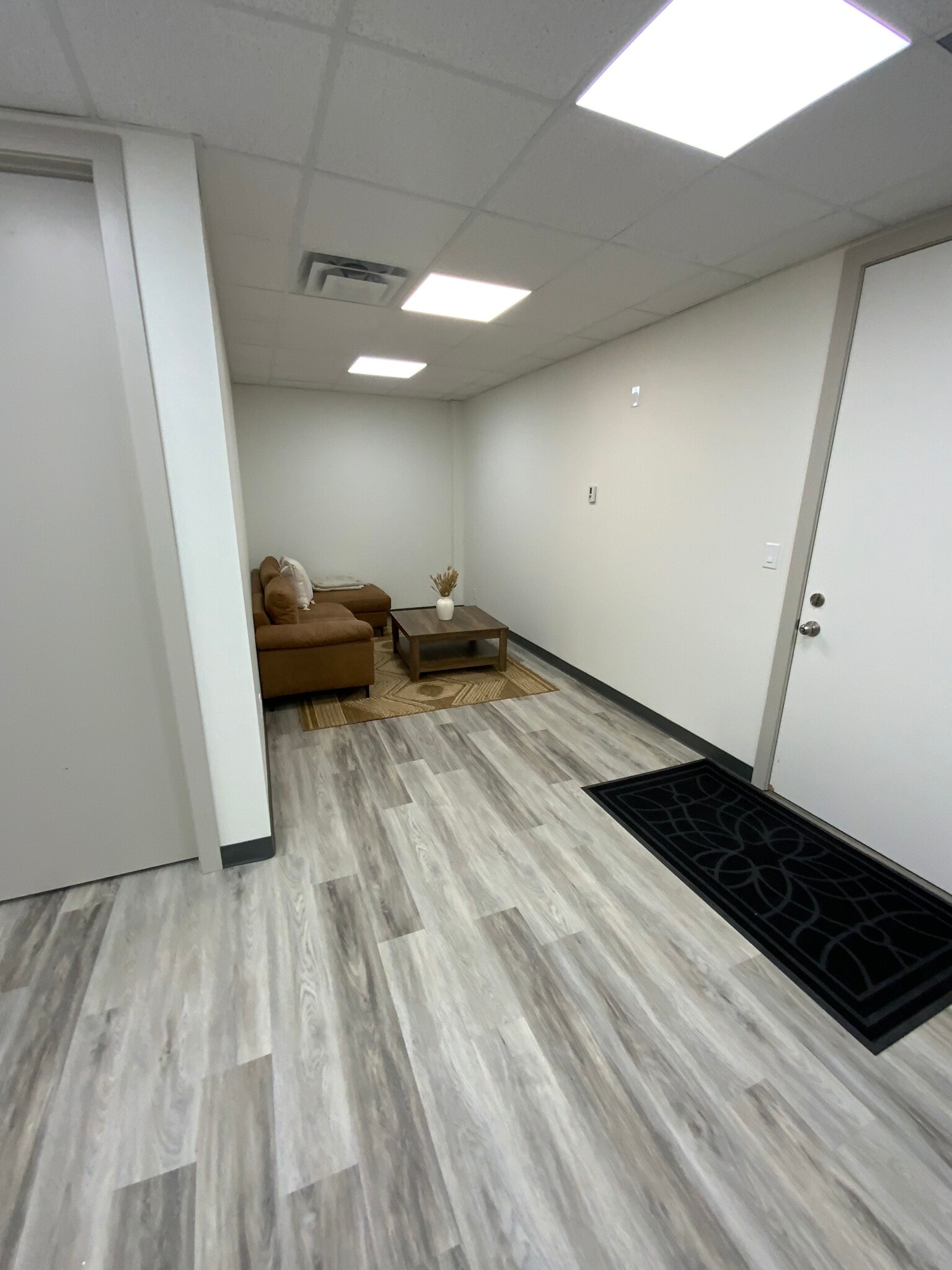 750 11th St SW, Calgary, AB à louer Photo intérieure– Image 1 sur 7