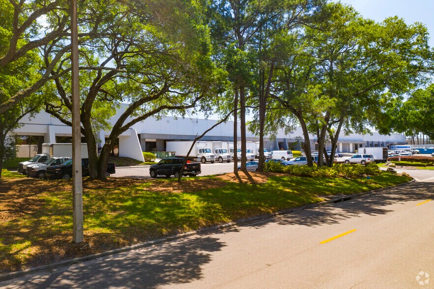 9203 King Palm Dr, Tampa, FL à vendre - Photo de l’immeuble – Image 3 sur 11