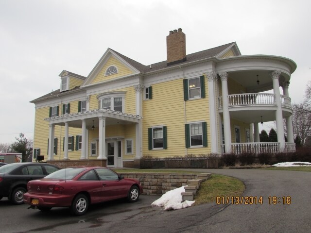 710 Latta Rd, Rochester, NY à vendre - Photo de l’immeuble – Image 1 sur 29